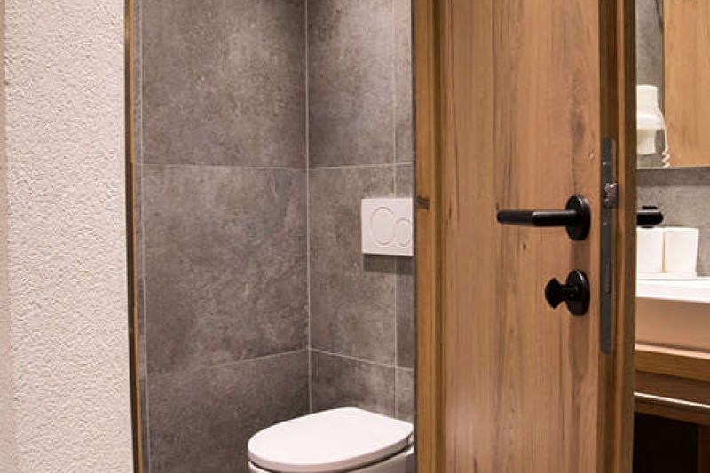 Badezimmer mit extra WC