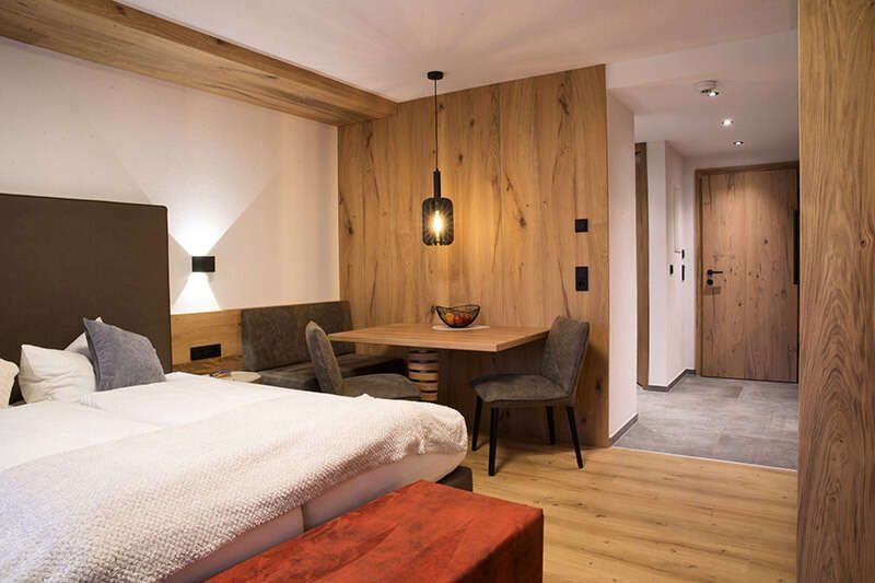 Double bed with seating area in Apartment C1