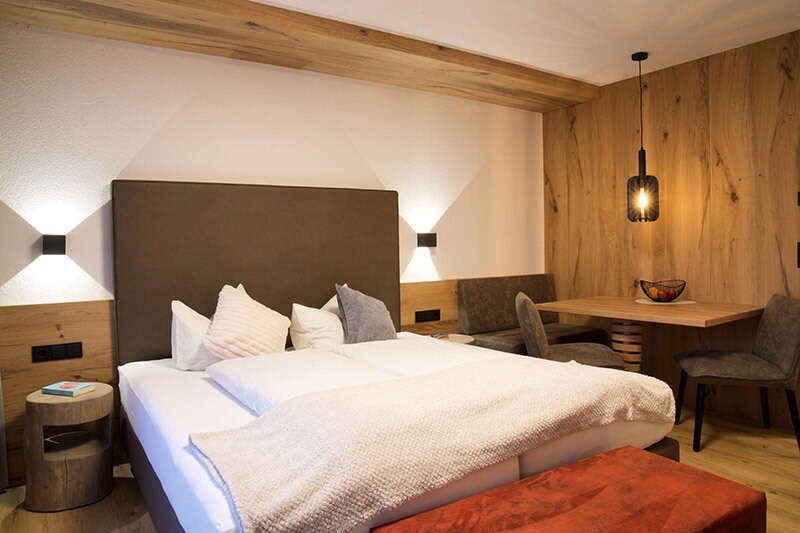 Double room with a seating area