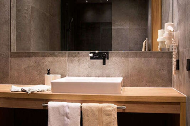 Washbasin in the bathroom of the A2-type apartment