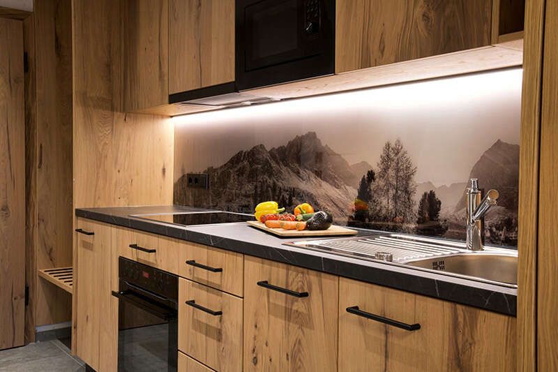Kitchenette with sink, hob, microwave and oven