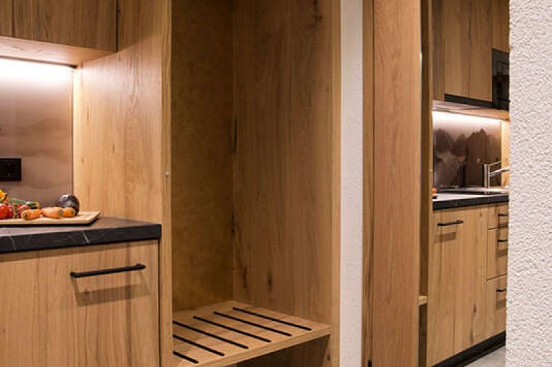 Schrank für Kleidung mit Stange